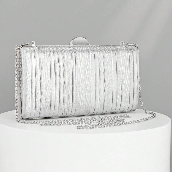 Elegant Silver Clutch Bag - Picture 2 of 8